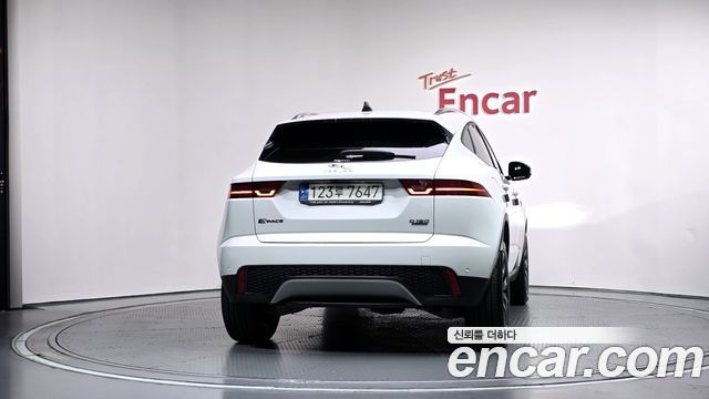 Jaguar E-PACE 2020 — photo 4