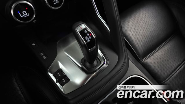 Jaguar E-PACE 2020 — photo 12