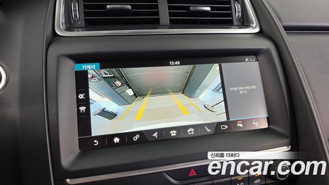 Jaguar E-PACE 2020 — photo 20