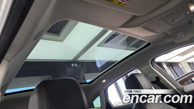 Jaguar E-PACE 2020 — photo 22