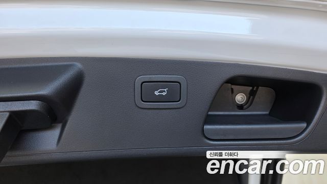 Jaguar E-PACE 2020 — photo 24