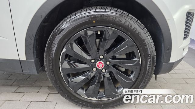 Jaguar E-PACE 2020 — photo 7