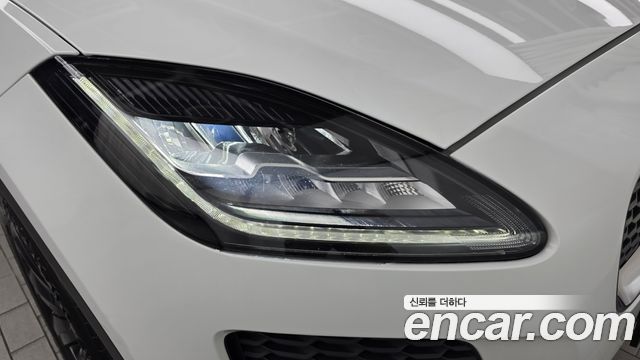 Jaguar E-PACE 2020 — photo 8