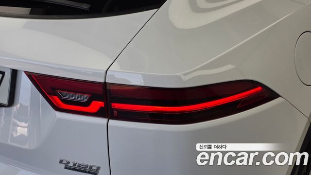 Jaguar E-PACE 2020 — photo 9