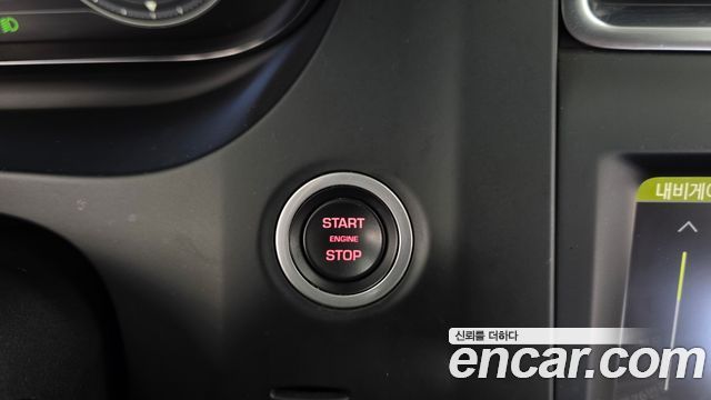 Jaguar E-PACE 2020 — photo 27