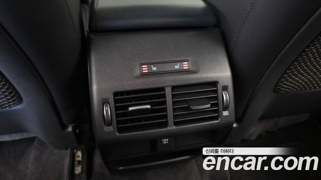 Jaguar E-PACE 2020 — photo 32