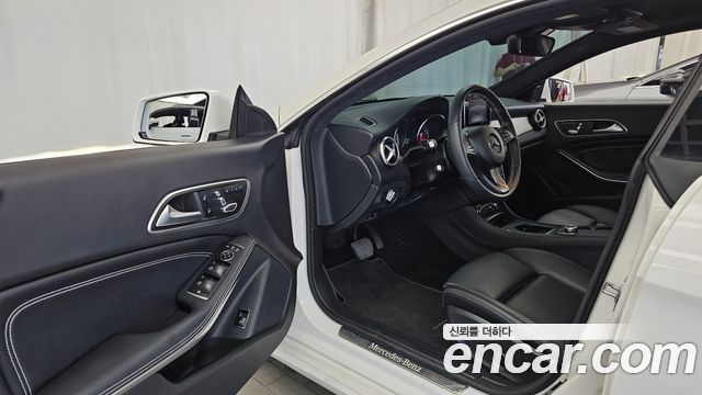 Mercedes-Benz CLA-Class 2018 — photo 13