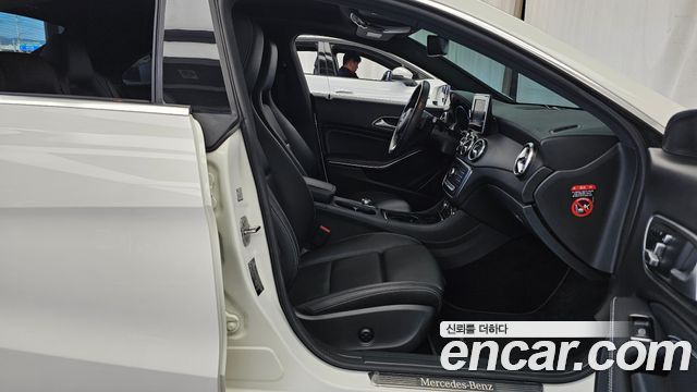 Mercedes-Benz CLA-Class 2018 — photo 16