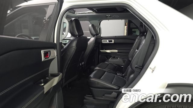 Ford Explorer 2021 — photo 11