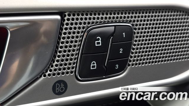 Ford Explorer 2021 — photo 15