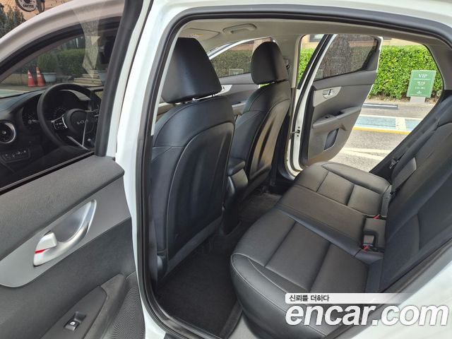 Kia K3 2022 — photo 11