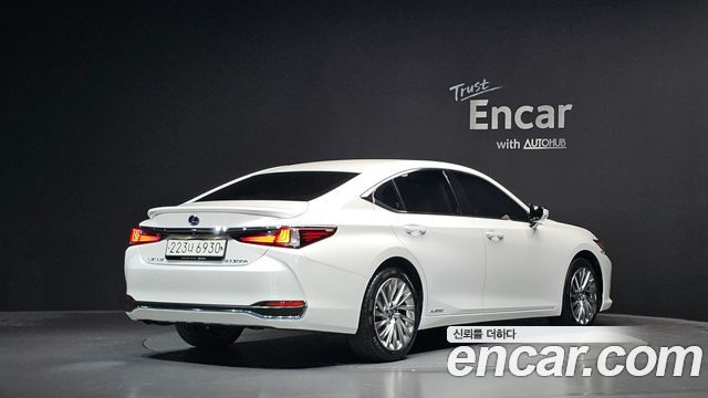 Lexus ES 2022 — photo 2