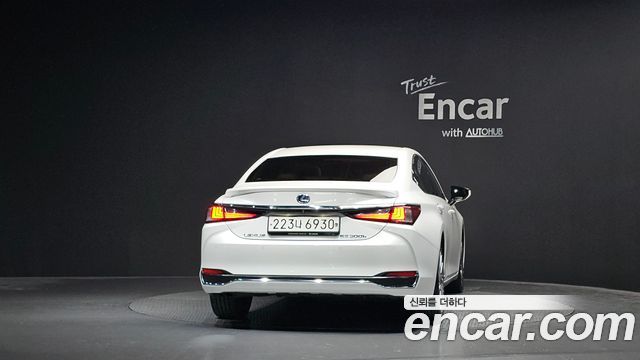 Lexus ES 2022 — photo 4