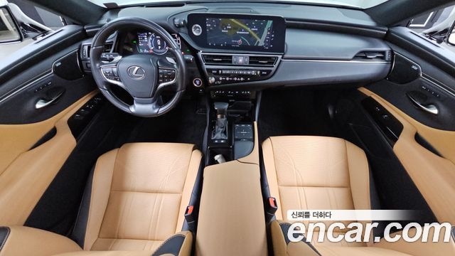 Lexus ES 2022 — photo 10