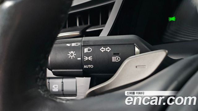 Lexus ES 2022 — photo 23
