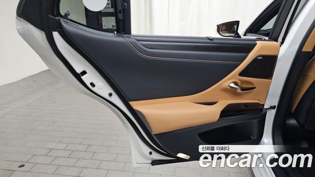 Lexus ES 2022 — photo 15
