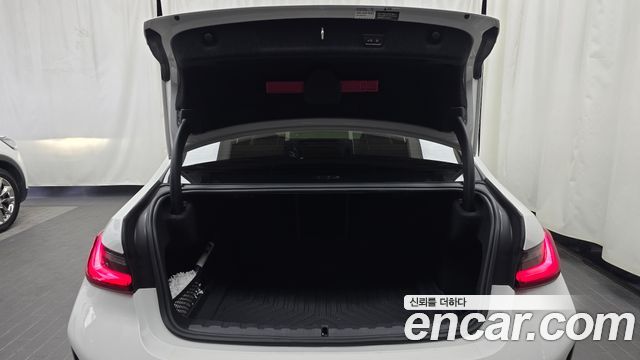 BMW 3-Series 2024 — photo 24