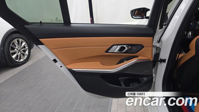 BMW 3-Series 2024 — photo 15