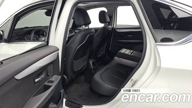 BMW 2-Series 2017 — photo 12