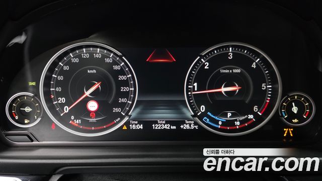 BMW 5-Series 2016 — photo 8
