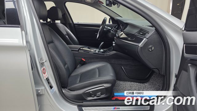 BMW 5-Series 2016 — photo 11