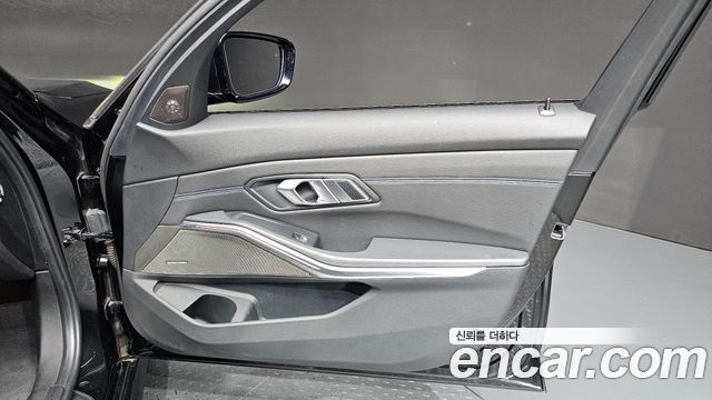 BMW 3-Series 2020 — photo 14