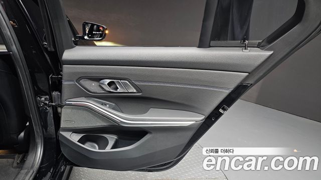 BMW 3-Series 2020 — photo 15