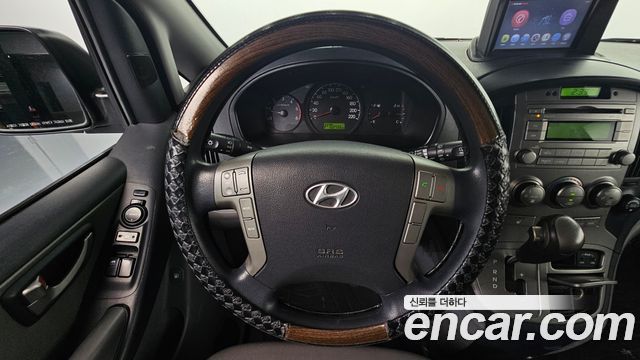 Hyundai Starex 2012 — photo 11