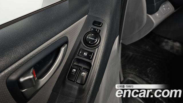 Hyundai Starex 2012 — photo 16