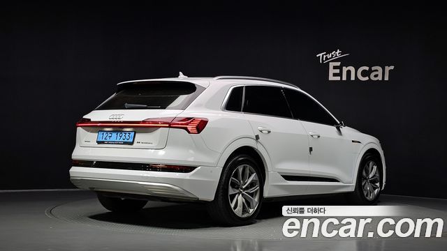 Audi e-tron 2020 — photo 2