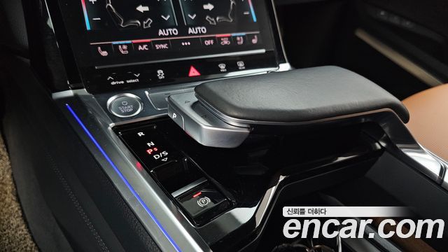Audi e-tron 2020 — photo 9