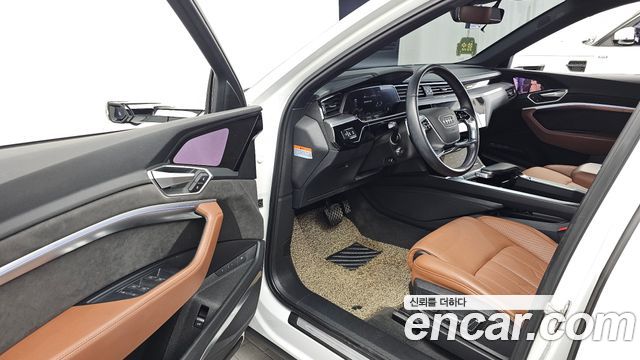 Audi e-tron 2020 — photo 10
