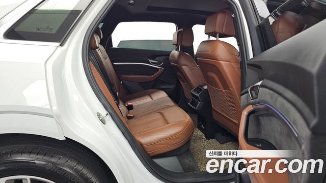 Audi e-tron 2020 — photo 12