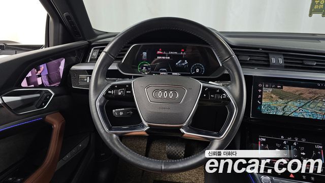 Audi e-tron 2020 — photo 13