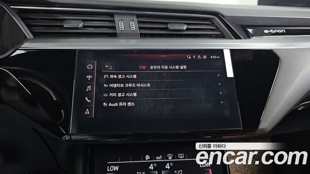 Audi e-tron 2020 — photo 16