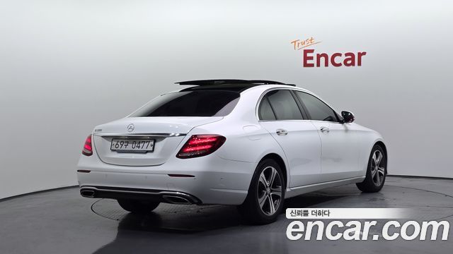 Mercedes-Benz E-Class 2017 — photo 2
