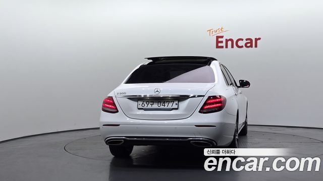 Mercedes-Benz E-Class 2017 — photo 4