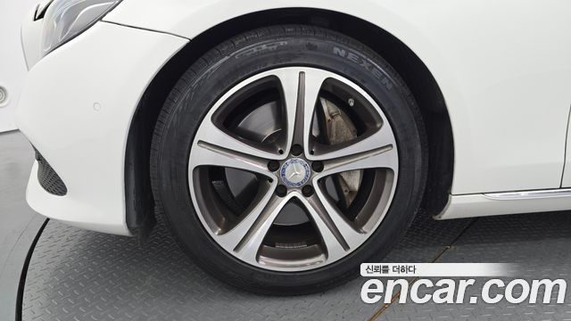 Mercedes-Benz E-Class 2017 — photo 5
