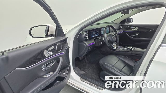 Mercedes-Benz E-Class 2017 — photo 10
