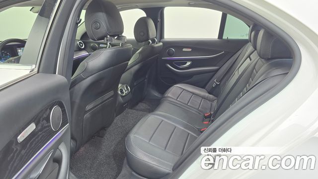 Mercedes-Benz E-Class 2017 — photo 11