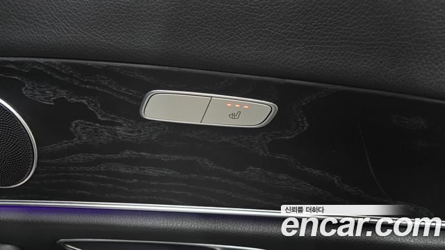 Mercedes-Benz E-Class 2017 — photo 19