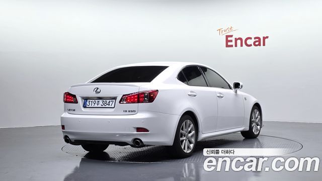 Lexus IS 2011 — photo 2