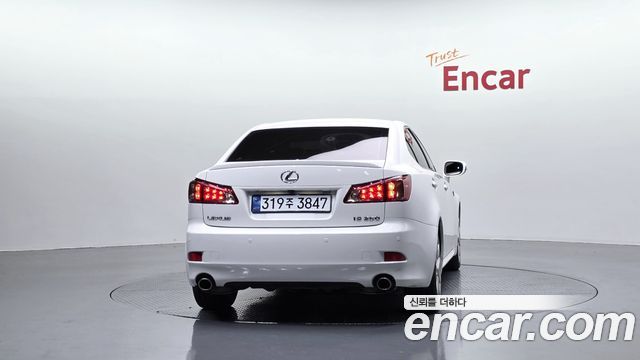 Lexus IS 2011 — photo 4