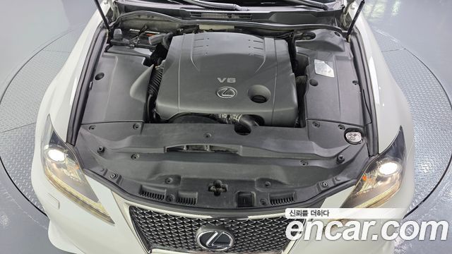 Lexus IS 2011 — photo 6