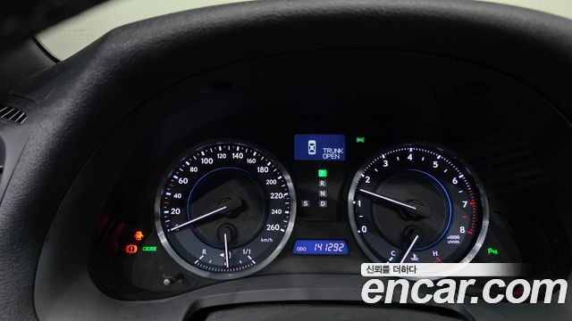 Lexus IS 2011 — photo 8