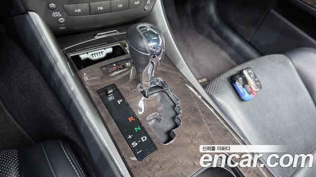 Lexus IS 2011 — photo 9