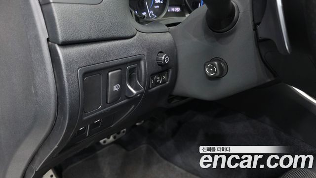 Lexus IS 2011 — photo 16