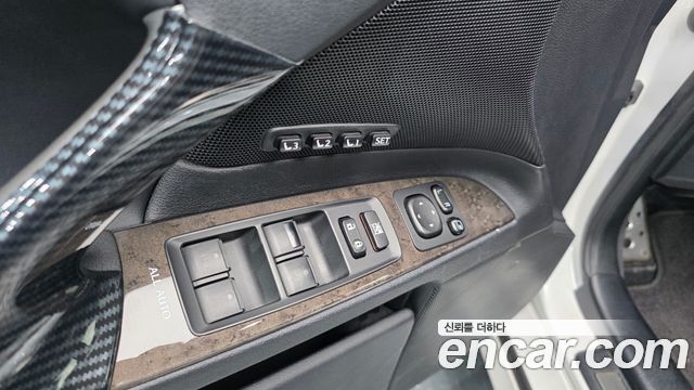 Lexus IS 2011 — photo 17