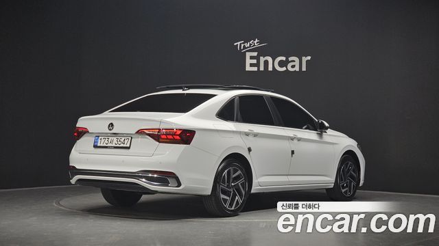 Volkswagen Jetta 2023 — photo 2