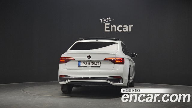 Volkswagen Jetta 2023 — photo 4
